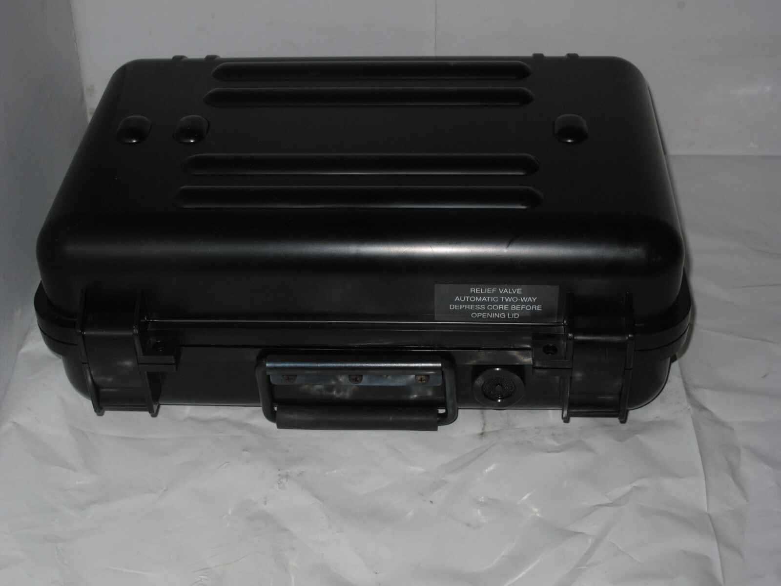 Starlight SC-061016 Hard Case 17x12x7 Gun Survival Box New Old Stock # LIS-700