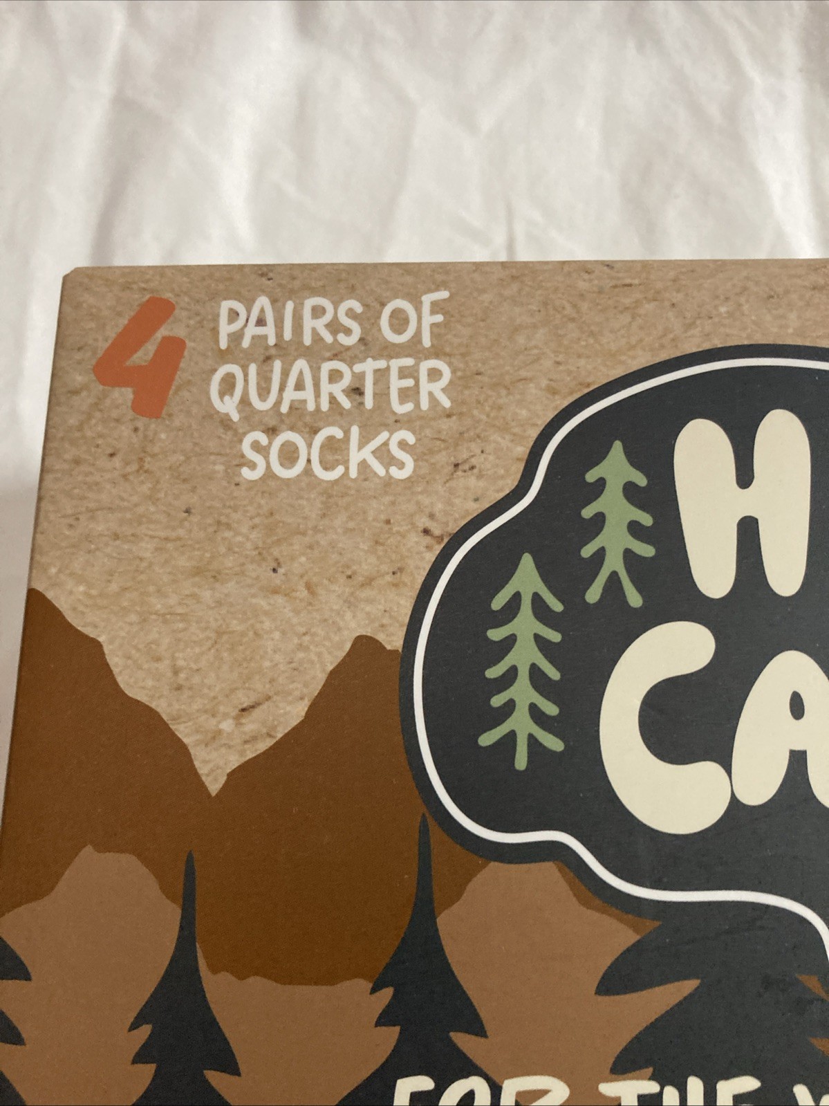 Happy Camper Gift Set – Water Bottle & 4 Pairs of Men’s Quarter Socks, NEW