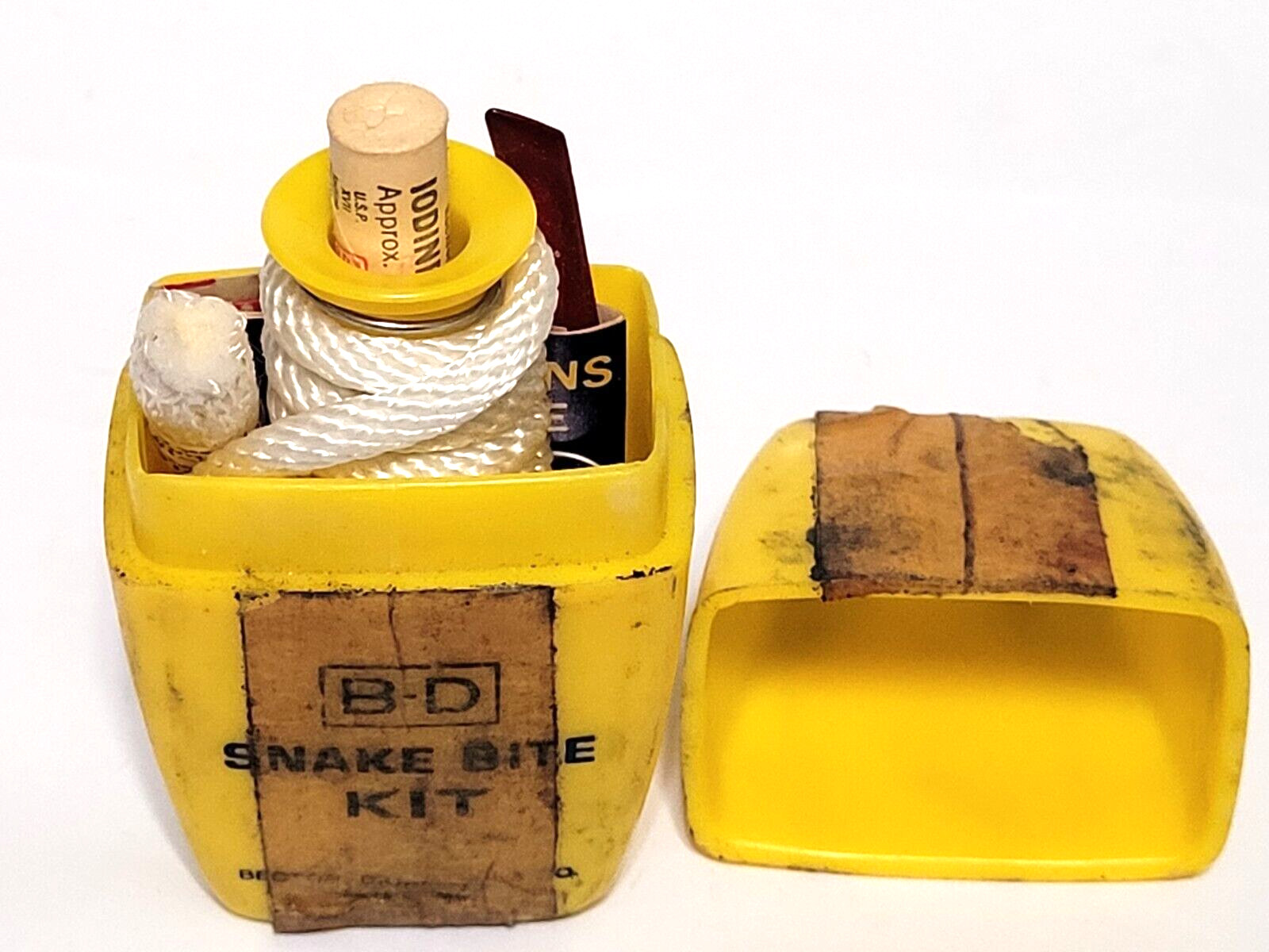 Vtg B-D SNAKE BITE KIT USA Survival FIRST AID Pocket Size Becton-Dickinson