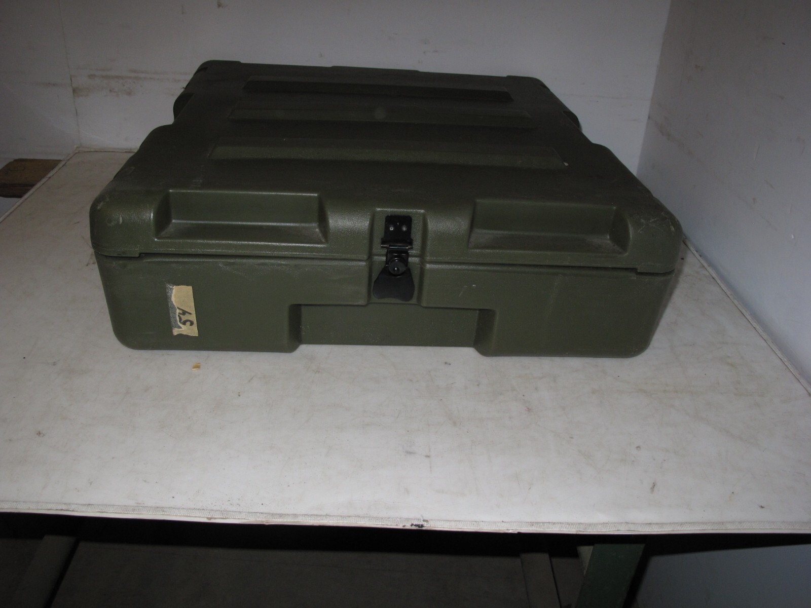 Hard Case Military Plastic 24x22x7 Divided Hinged Lid Miltope Laptop