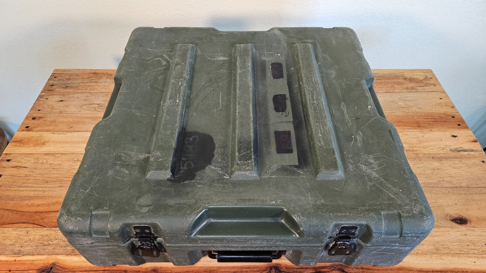 Military Plastic Weather Proof Hard Case 22x21x7 Hinged Lid Hardigg Pelican