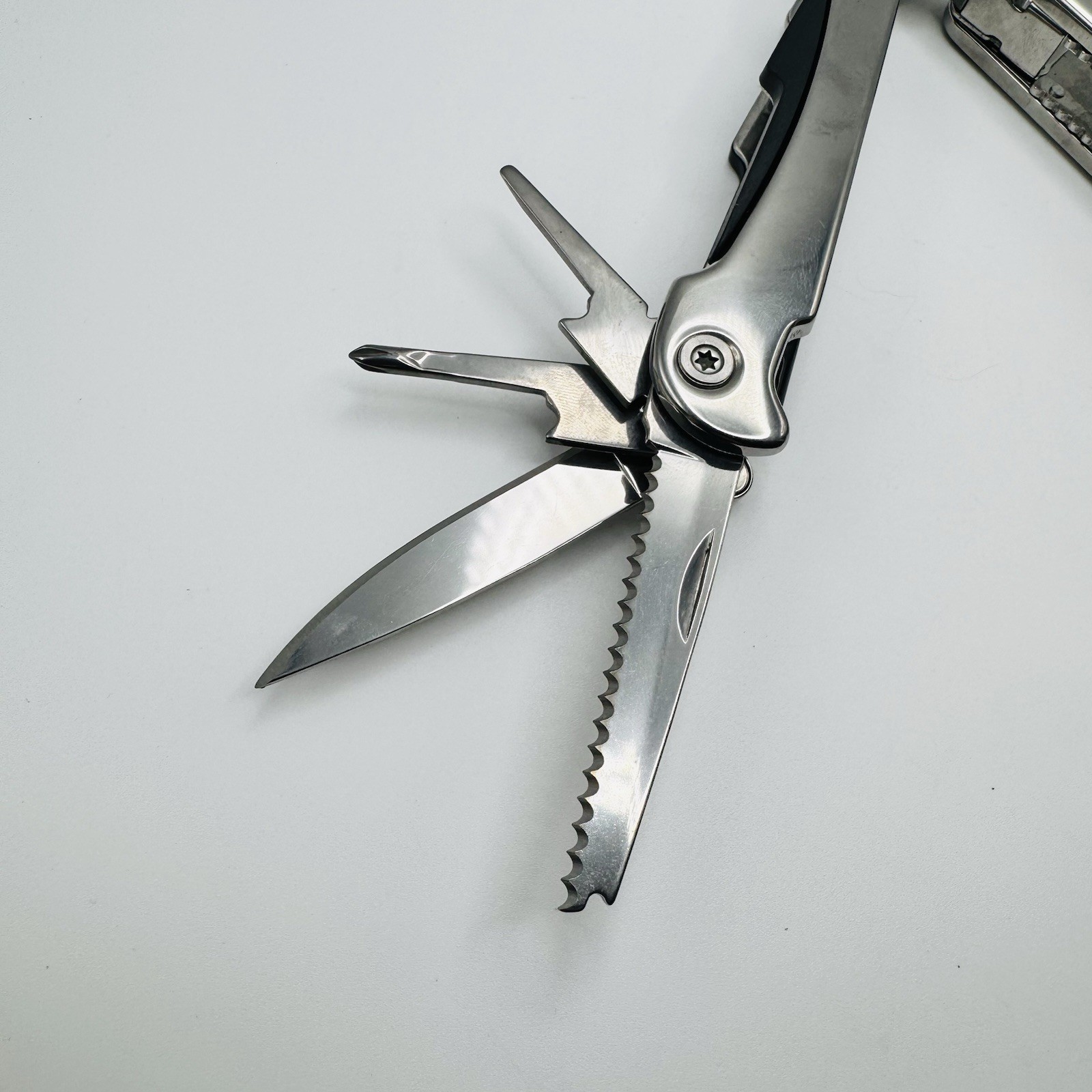 Stealth-Angel-Survival-Sigma-Multitool-LED Flashlight-Tactical-EDC-Camping