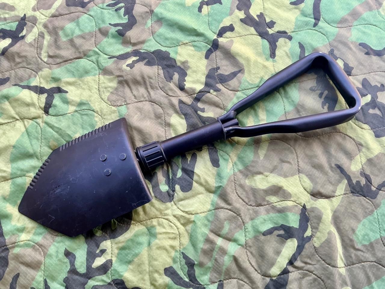 2011 Army Military Surplus Entrenching E Tool Shovel & Multicam Pouch Carrier GI