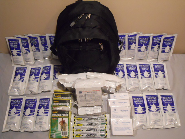 EMERGENCY SURVIVAL KIT WITH FOOD AND WATER 3 DAY 4 PERSONS GRAB AND GO