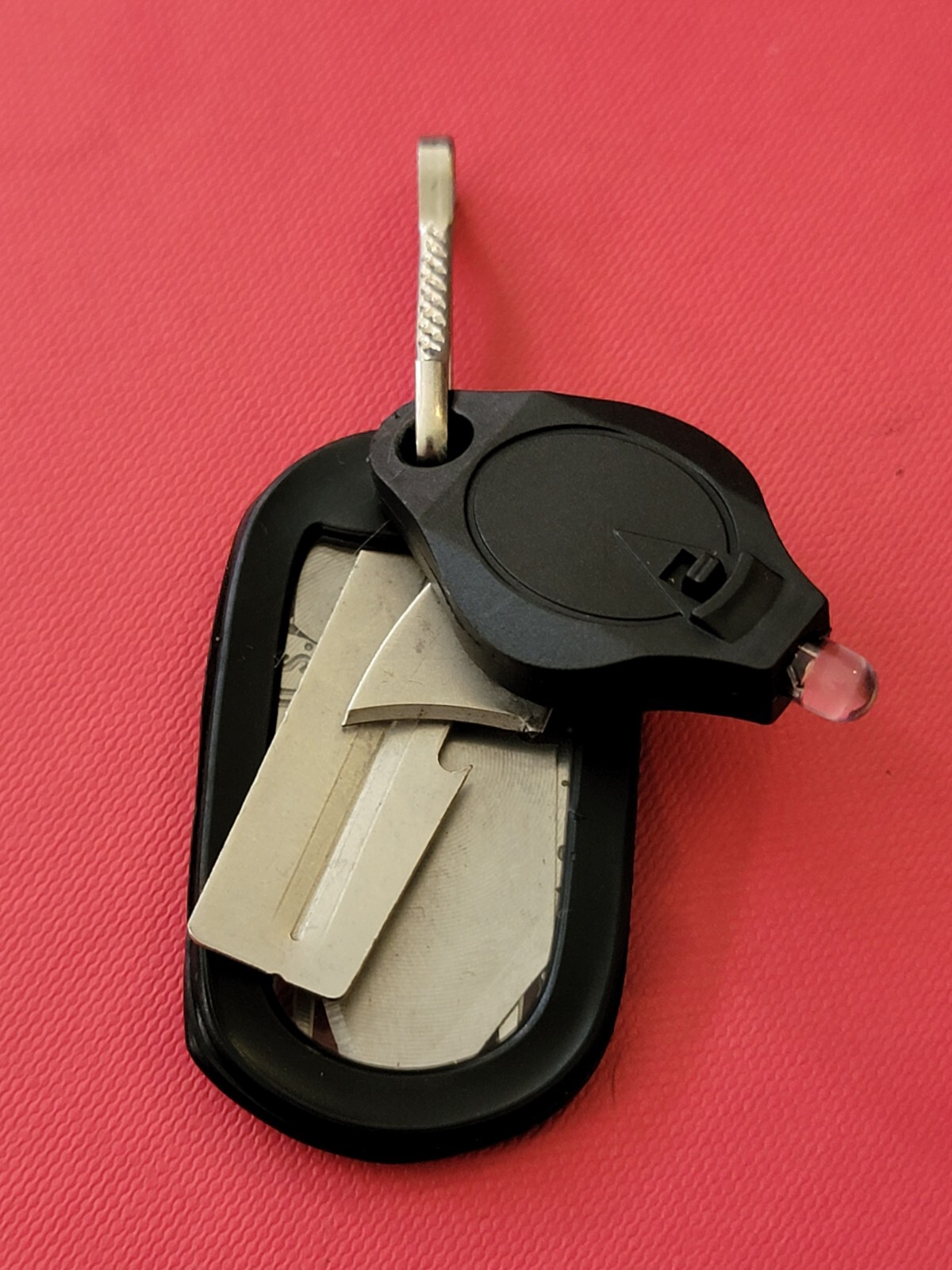 Survival Necklace /Glow in the Dark/with Knife/Saw/flashlight/can Opener…