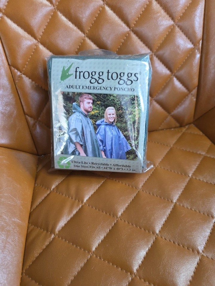 FROGG TOGGS Adult Purple Lavender Emergency Poncho 1 Size Fits All NEW Vacation