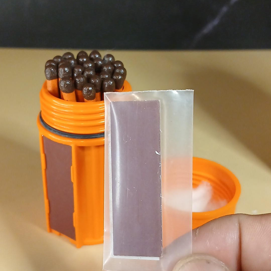 UCO Stormproof Match Kit with Waterproof Case, 25 Stormproof Matches and 3 Strik