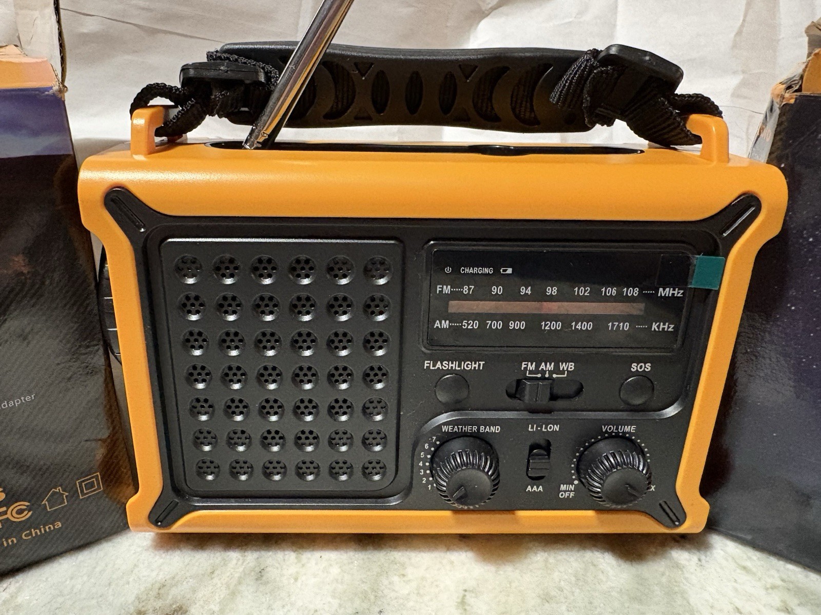 Emergency Weather Radio AM/FM/NOAA Solar, Hand-Crank Or Battery Powered New