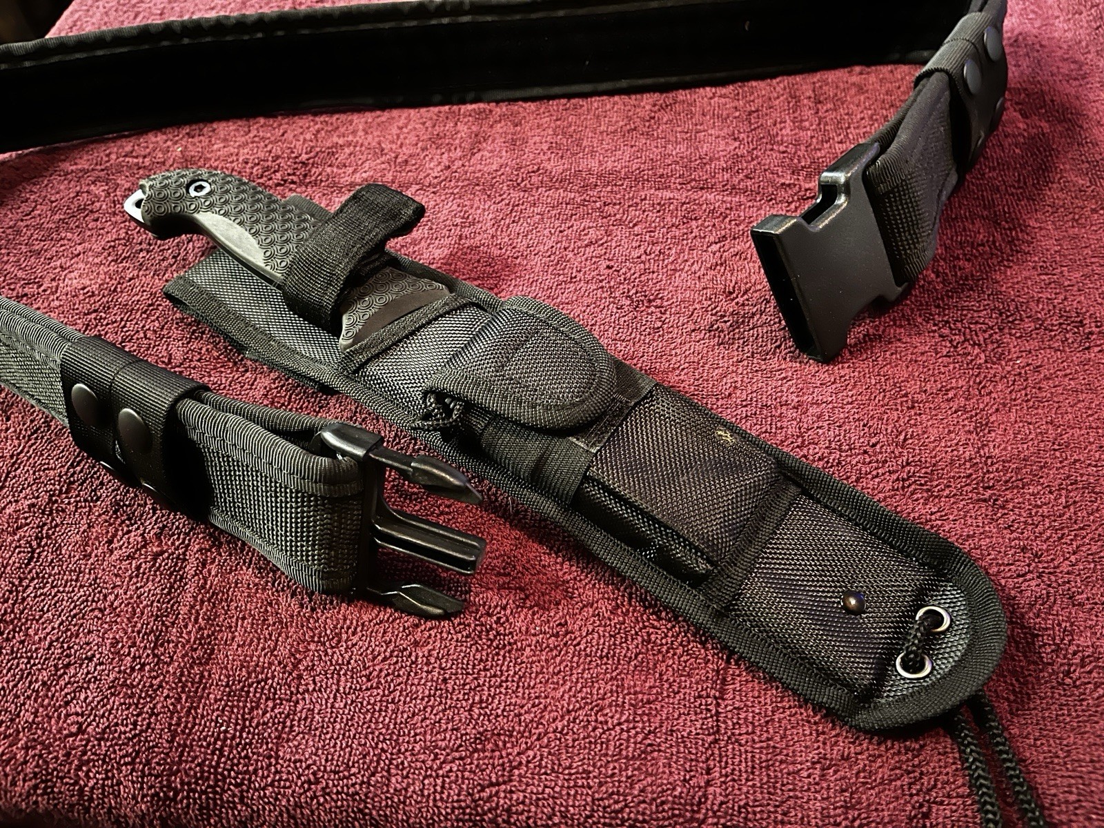 Schrade Survival Knife With Sheath, Ferro Rod, Sharpening Stone. Plus Duty Belt