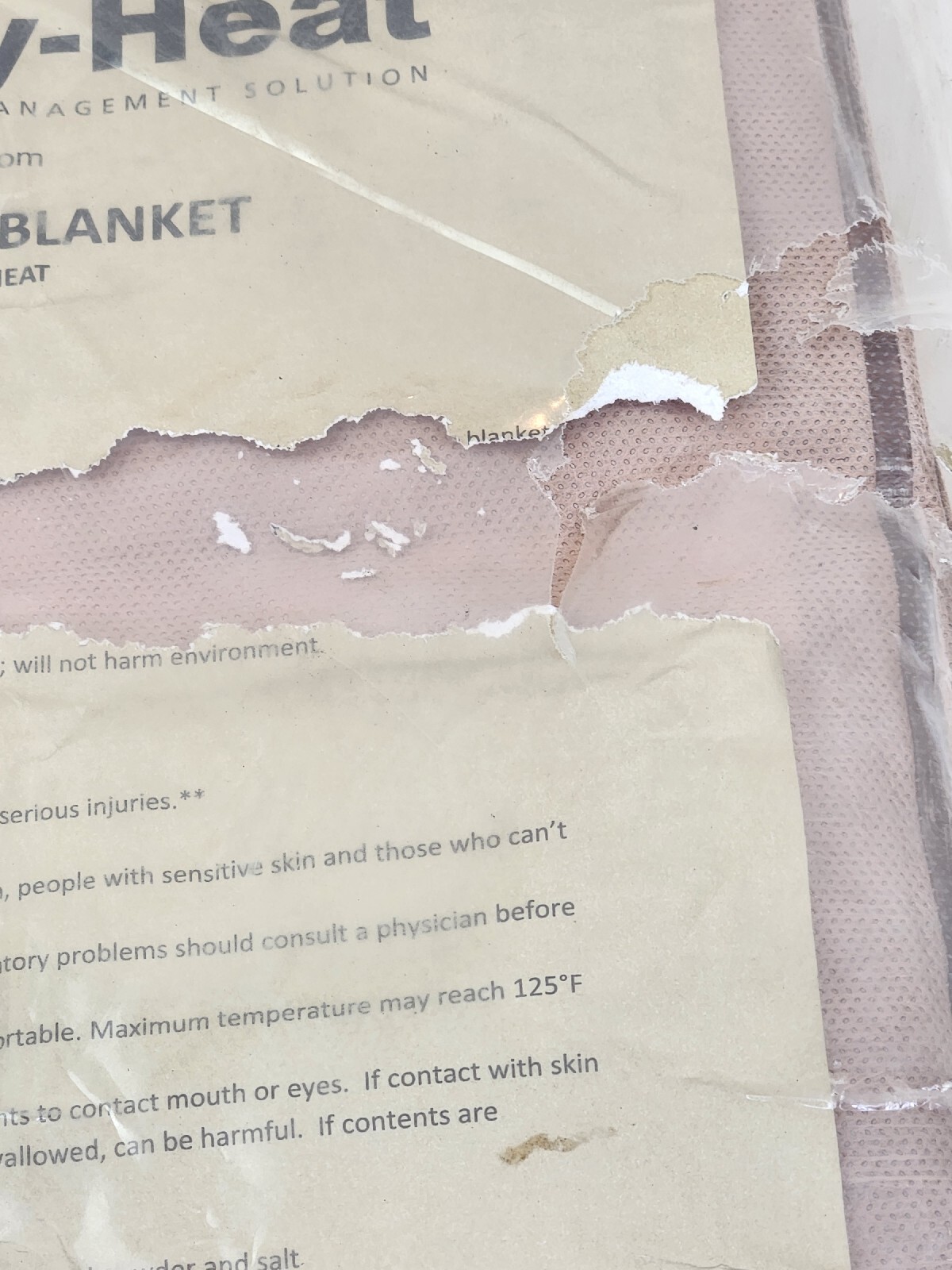 Ready-Heat 4 Panel Heated Disposable Emergency Blanket *DAMAGED OUTER PLASTIC*