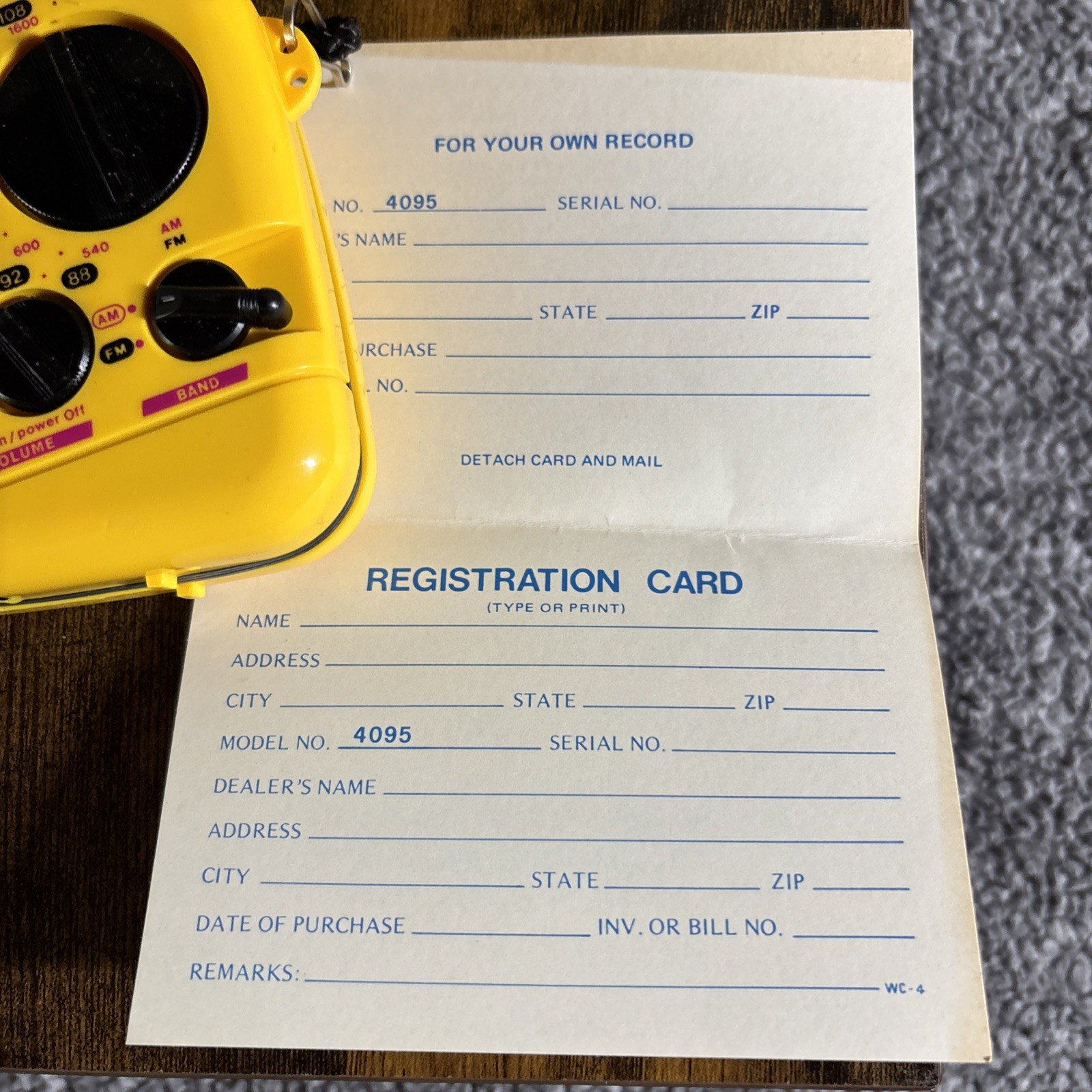 Windsor Water Resistant AM/FM Radio Vintage Yellow 80s