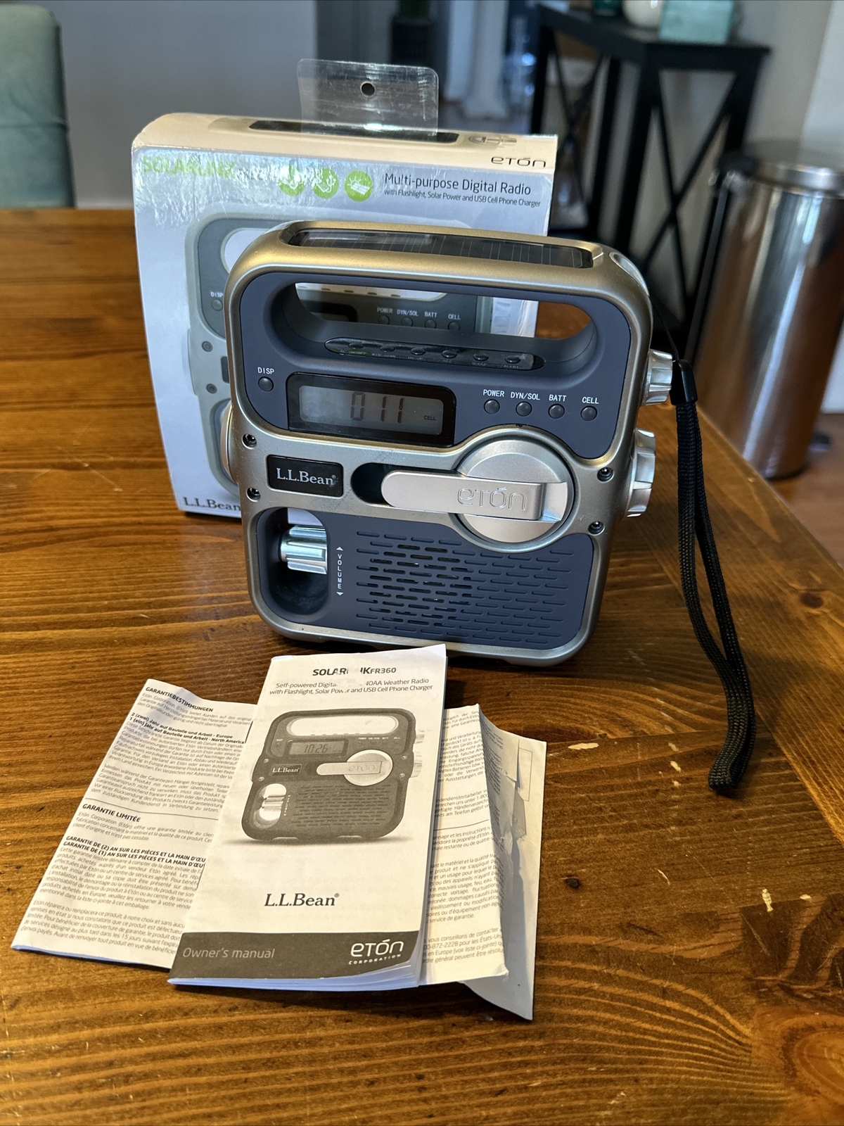 SOLARLINK FR360 Emergency Weather Radio Flashlight Solar Power USB PORT LL BEAN
