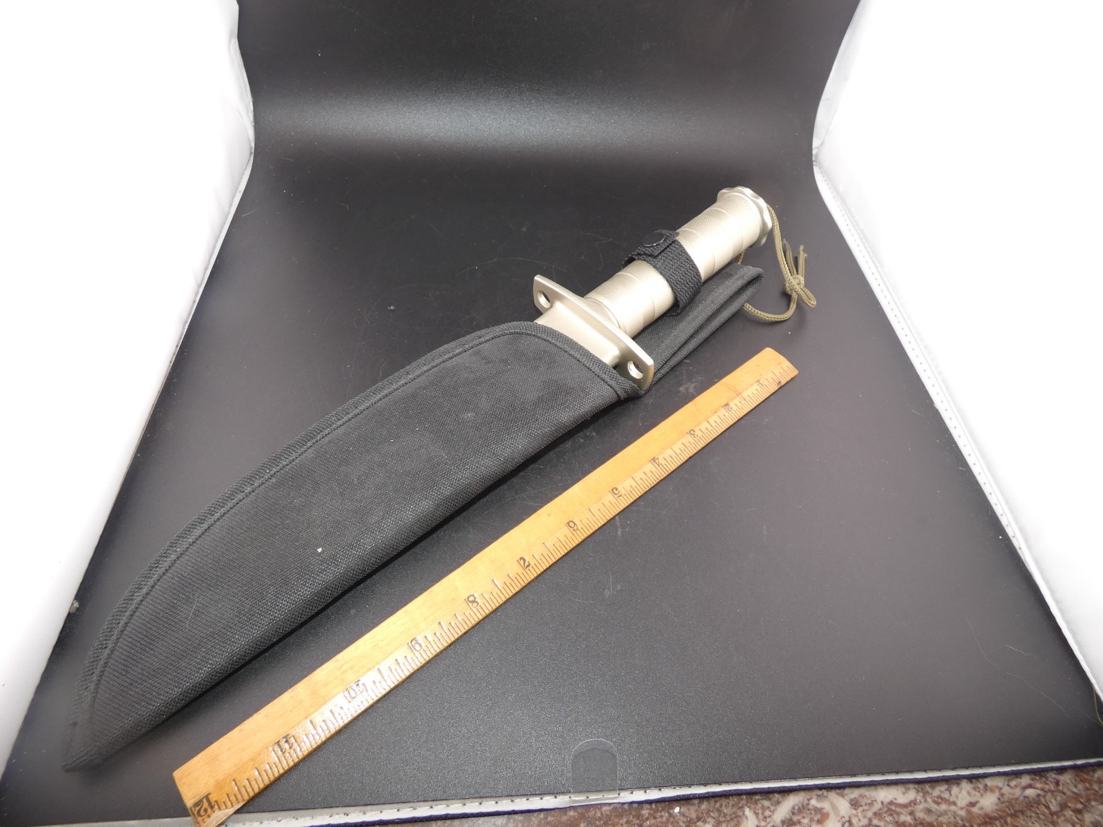 Rambo Style Tactical Bowie Survival Fighting Knife – Fixed Saw-Back Blade