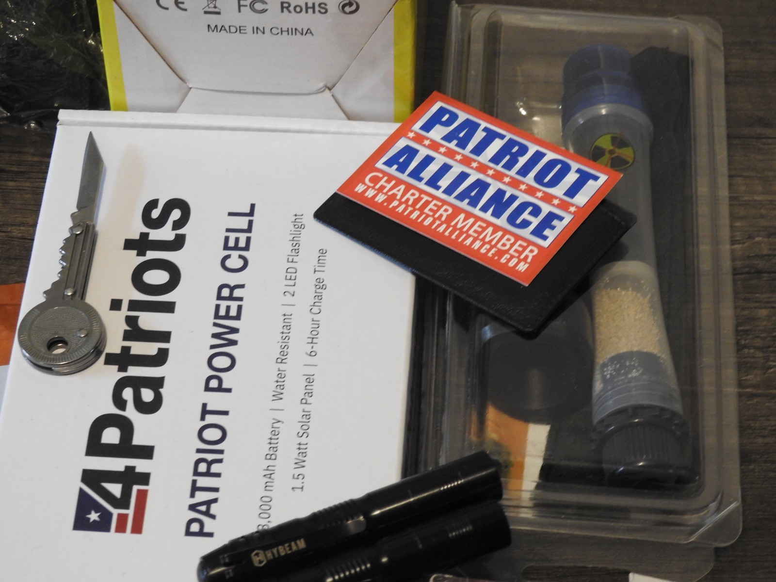 SURVIVAL CAMPING LOT! PRATRIOTS SOLAR POWER CELL-FLASHLIGHTS-SOLAR LANTERN-MORE!