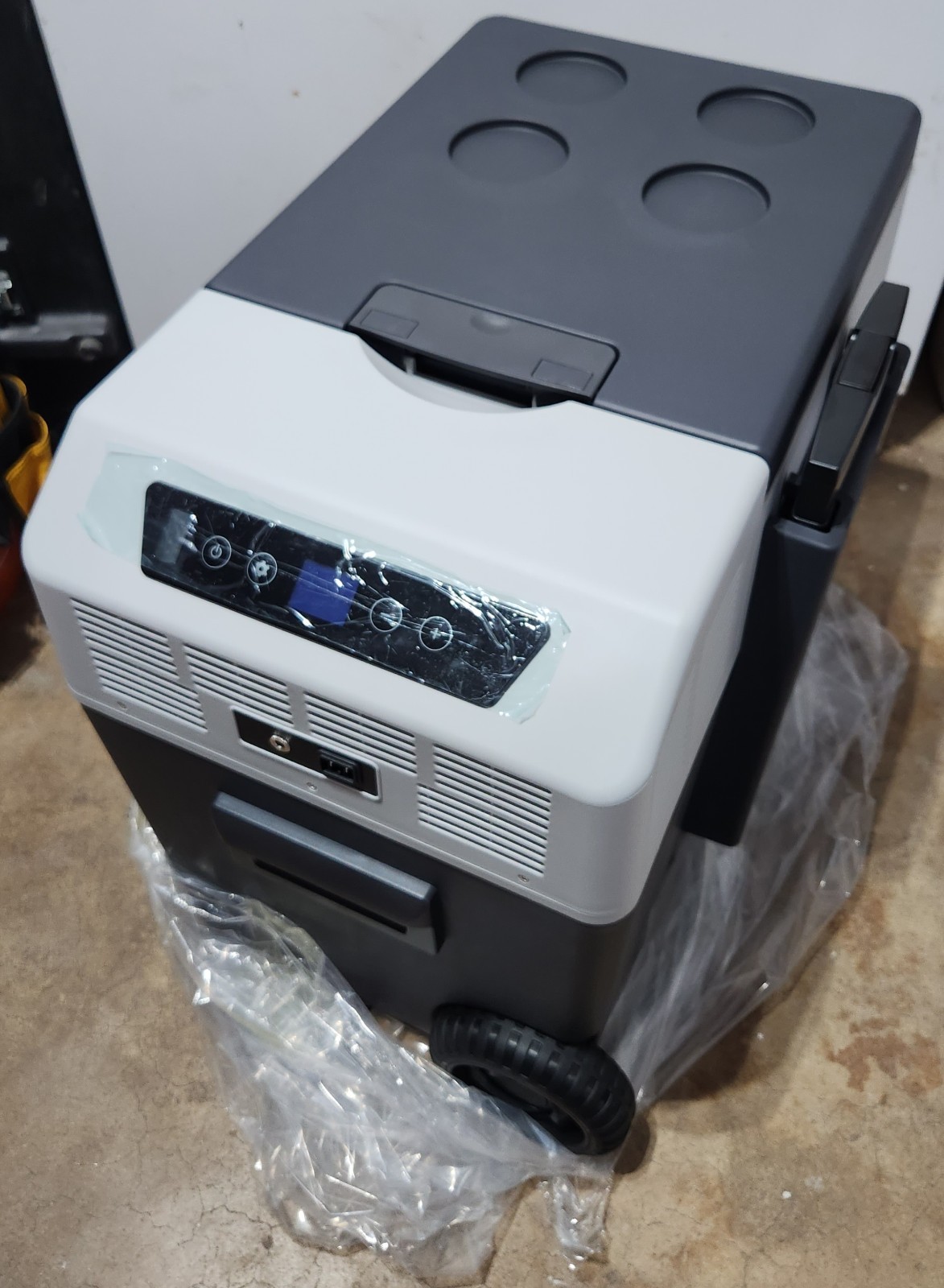 4Patriots Solar Go-Fridge With Extra Rechargeable Battery – PICKUP ONLY!!!