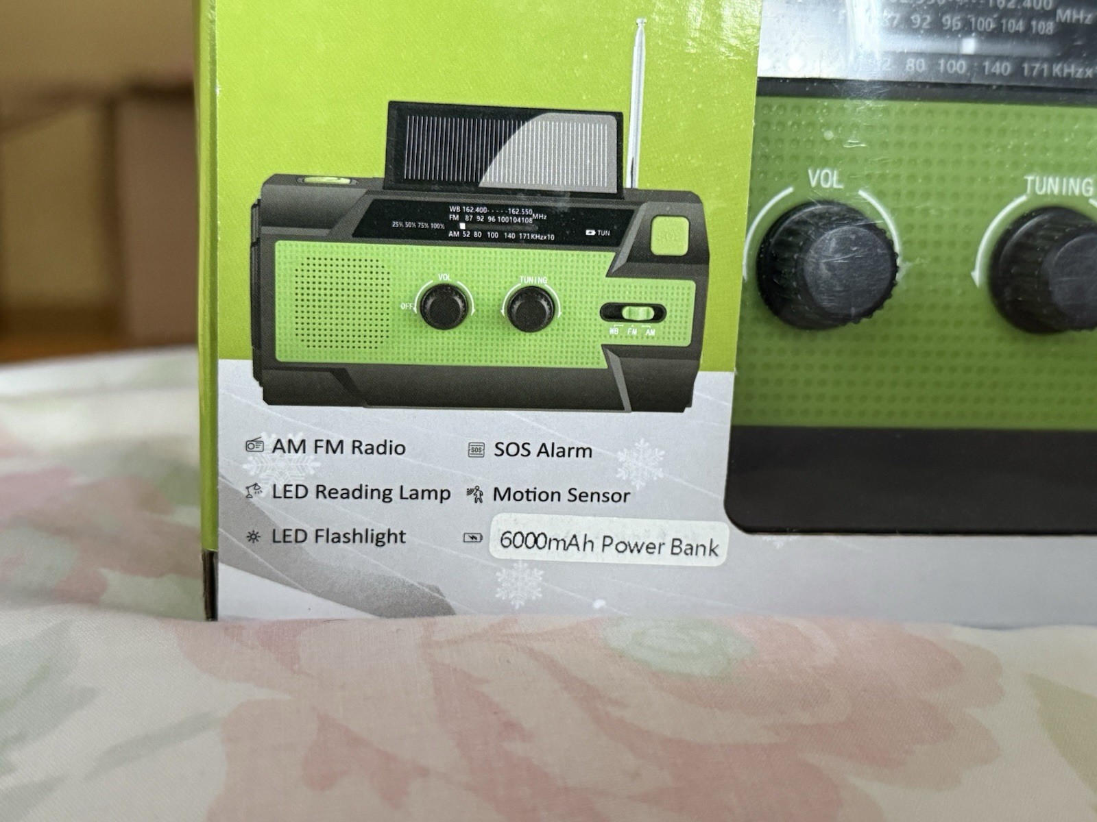 Emergency CRANK RADIO – AM/FM/WEATHER – BUILT IN LIGHT – USB CHARGING PORT