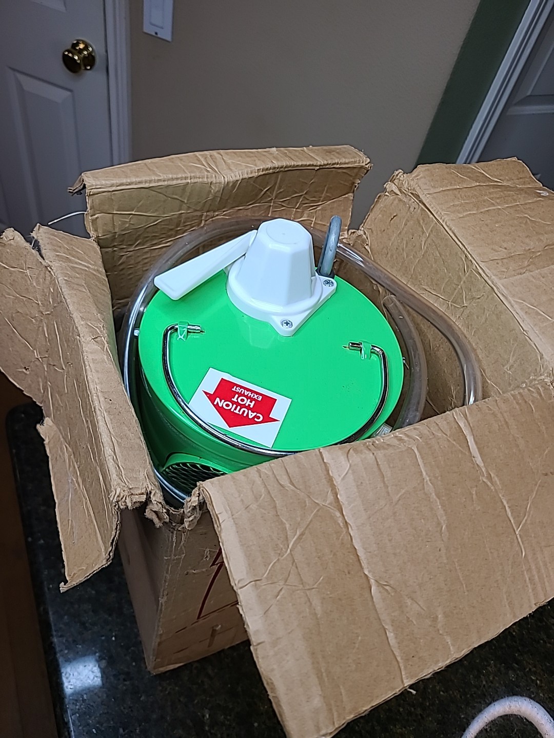 1970s THE LITTLE SIZZLER Propane Instant Hot Water Heater Camping Preper W/Box