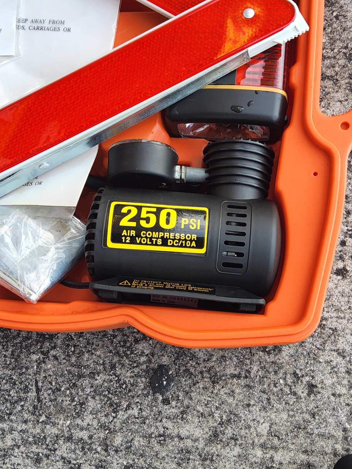 NEW BuzzWorks Buzz Works Roadside Emergency Kit Deluxe Comprehensive