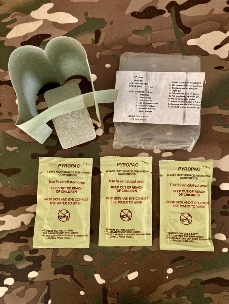 Go Jo Field Ration Heating Set with Stove and 3 Pyropac Firestarting Gel Packets