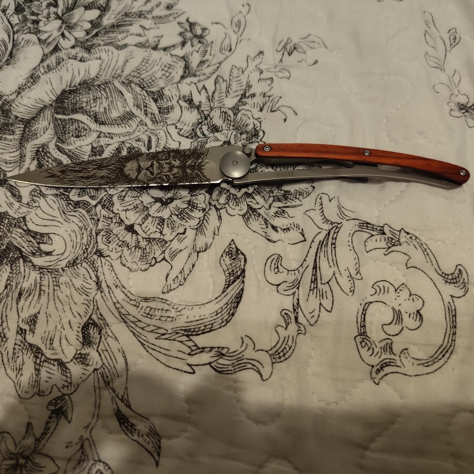 Deejo Lion Engraved Collectables Pocket Knife 37g – Limited Edition.