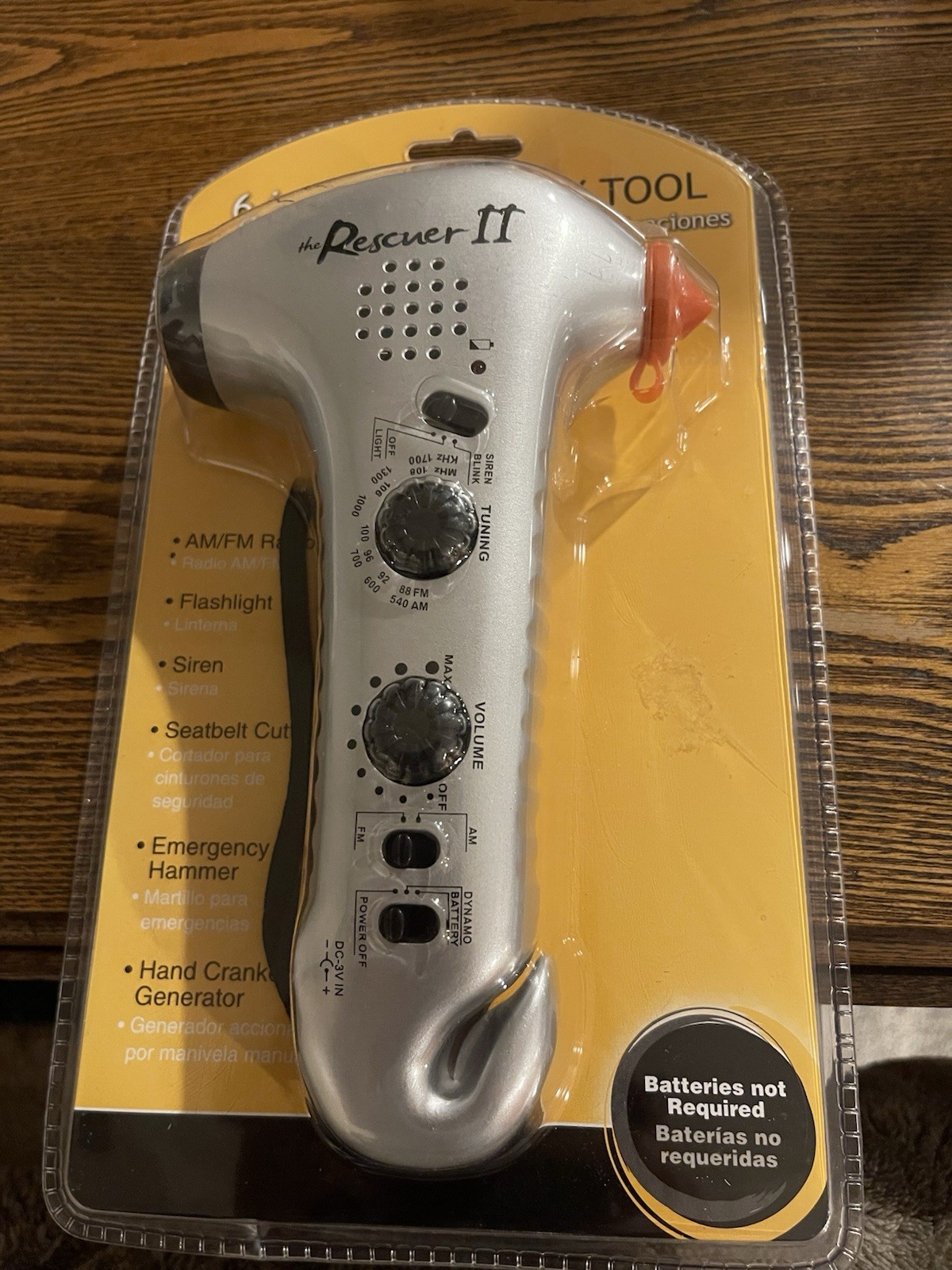 6 In 1 Emergency Tool. Am/Fm Radio Flashlight Siren Seatbelt Cutter and More