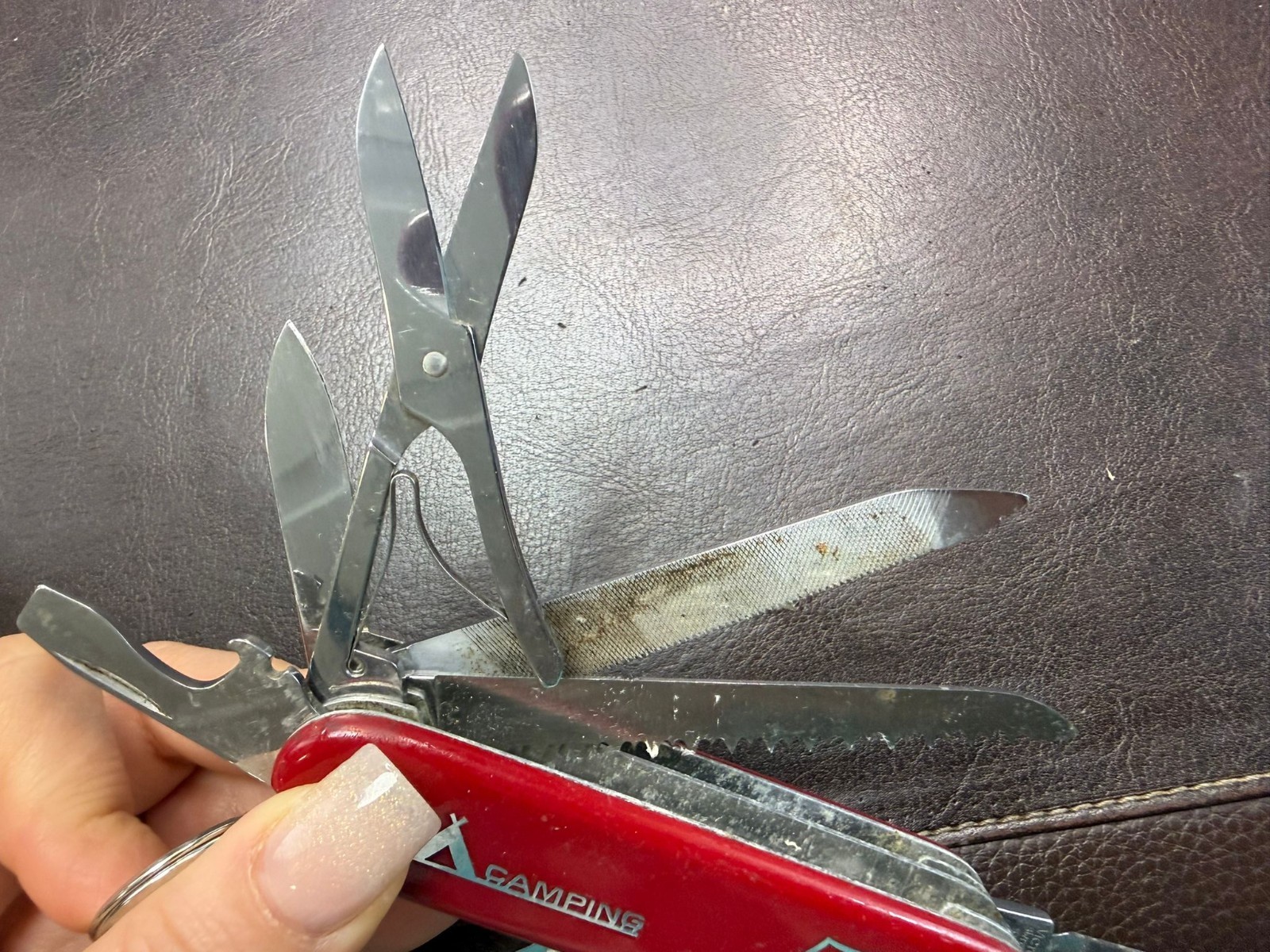 Victorinox Swiss Army Camping – Multi-Purpose Pocket Knife