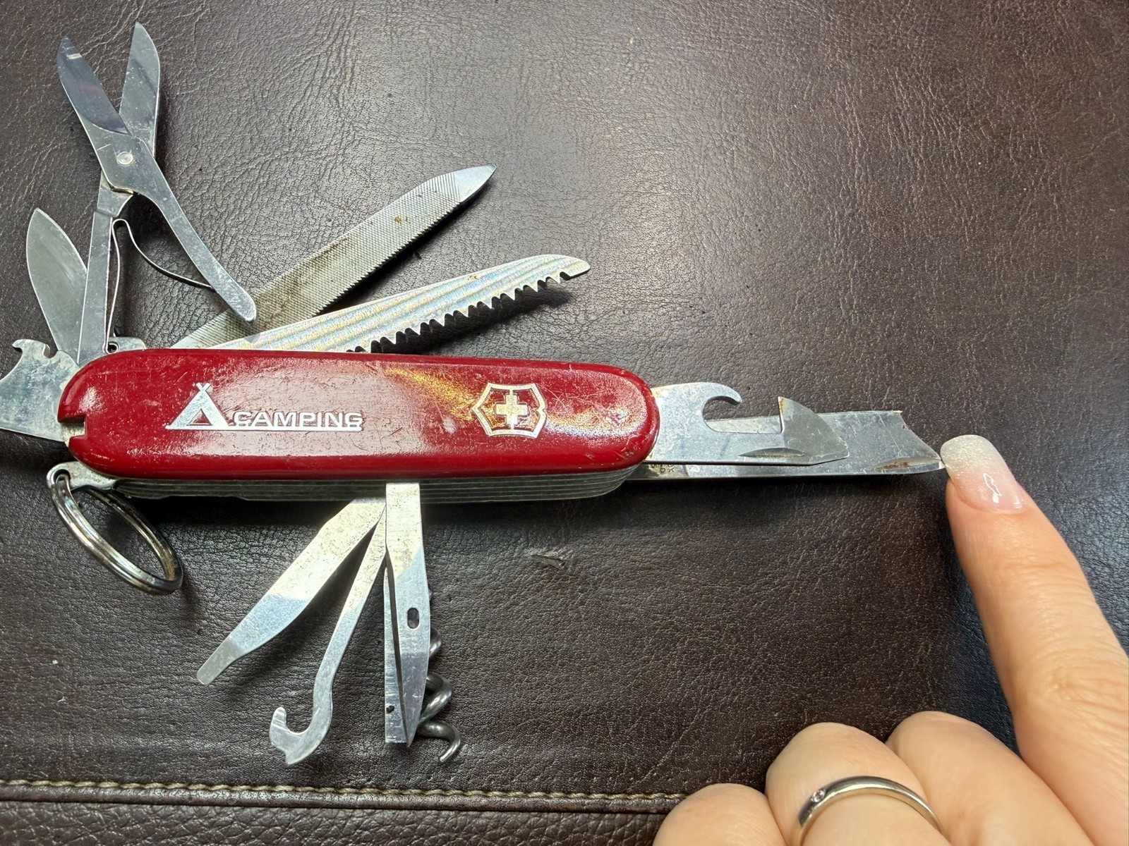 Victorinox Swiss Army Camping – Multi-Purpose Pocket Knife