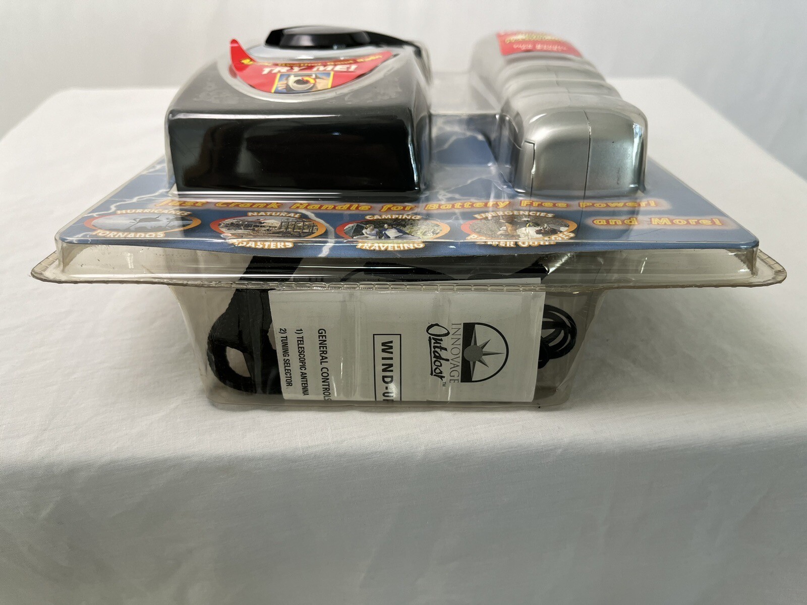 NWT Innovage Outdoor Emergency Radio Flashlight Set No Batteries Needed
