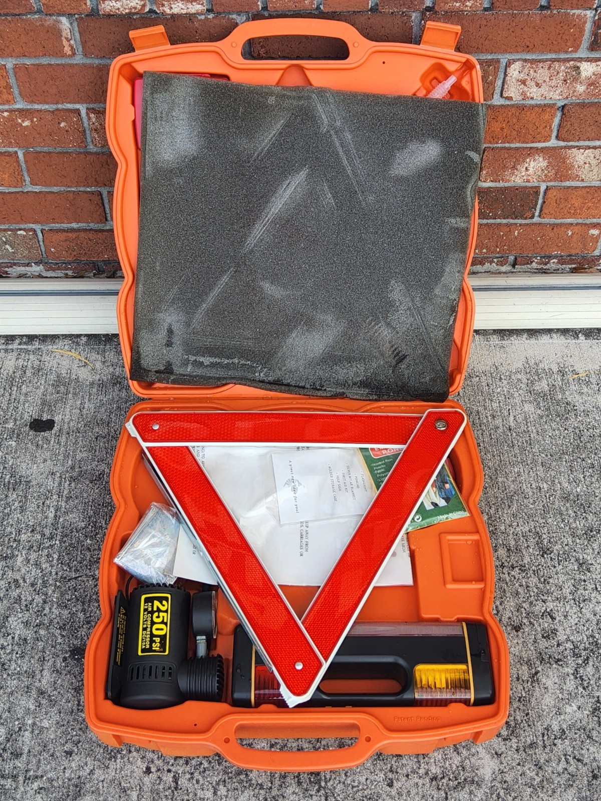NEW BuzzWorks Buzz Works Roadside Emergency Kit Deluxe Comprehensive