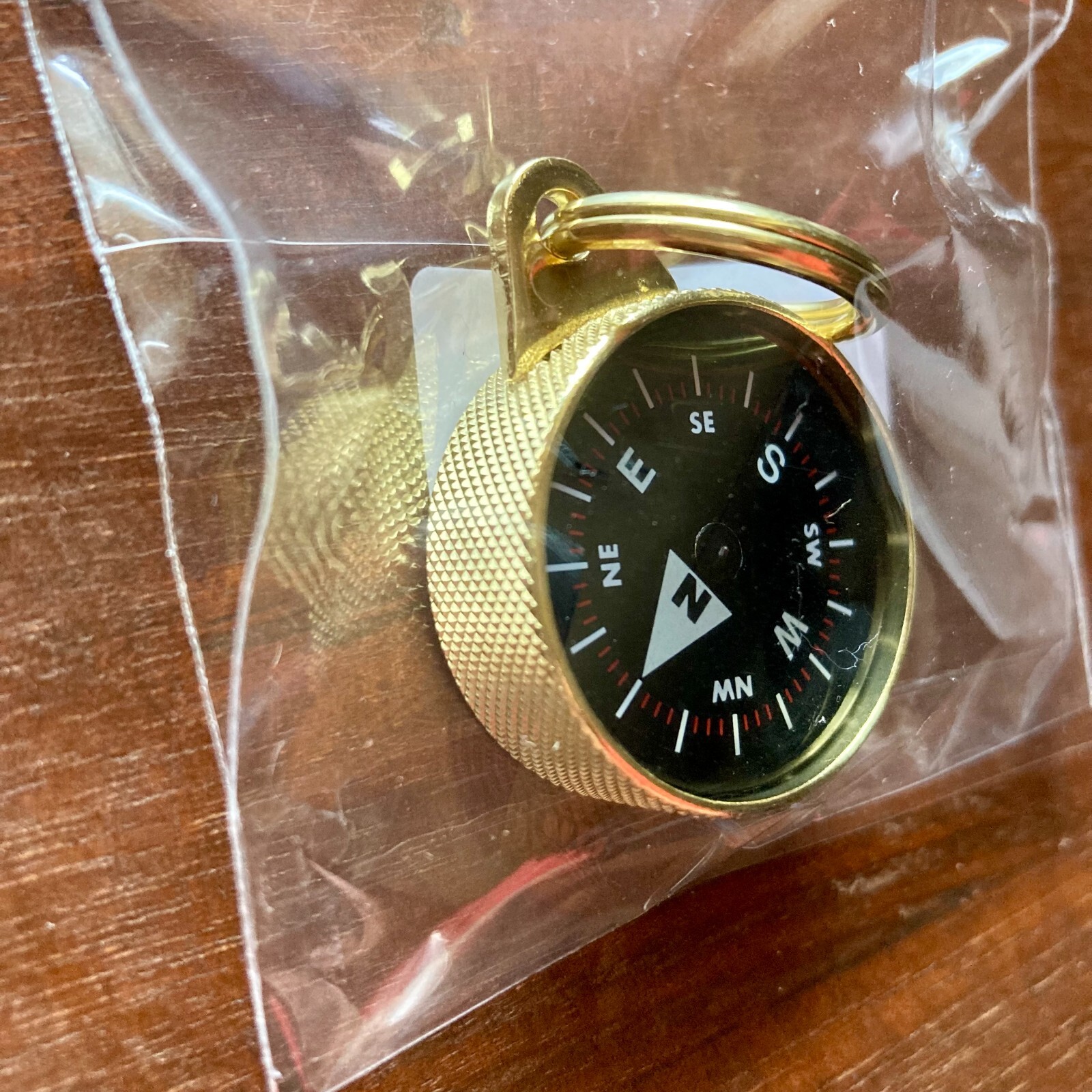 A&F Brass Compass knurled solid W3.0xH4.0xD1.1cm, W1.1xH1.5xD0.4in