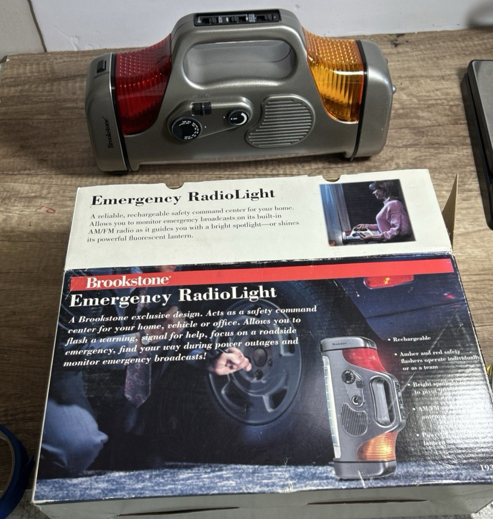 Brookstone Emergency Radio Light Dual Light Battery or Plug In NEW OPEN BOX