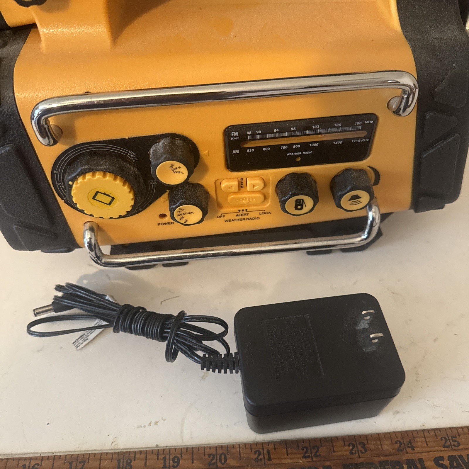 Storm Tracker Vector Toughbrite NOAA Weather Alert AM-FM Radio Lantern TV
