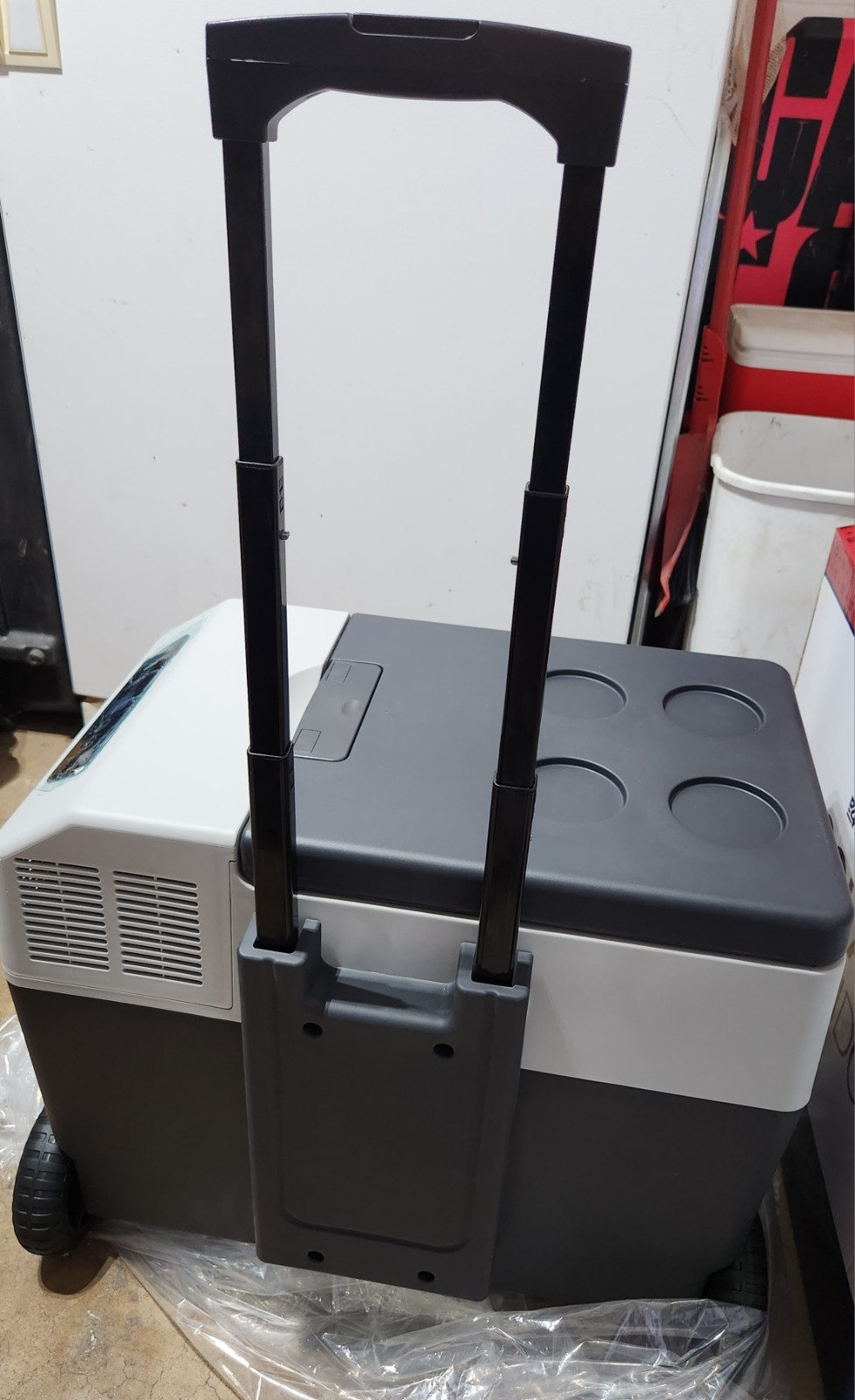 4Patriots Solar Go-Fridge With Extra Rechargeable Battery – PICKUP ONLY!!!