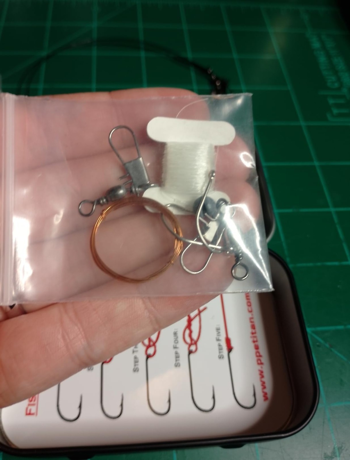 Compact Survival Fishing Kit Mini Finger Reel Ultralight Emergency Gear