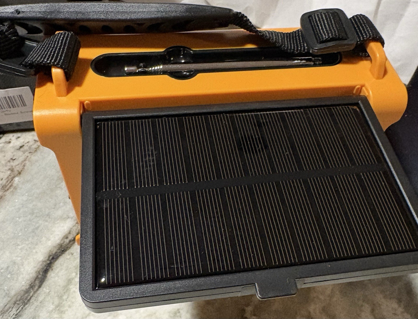 Emergency Weather Radio AM/FM/NOAA Solar, Hand-Crank Or Battery Powered New