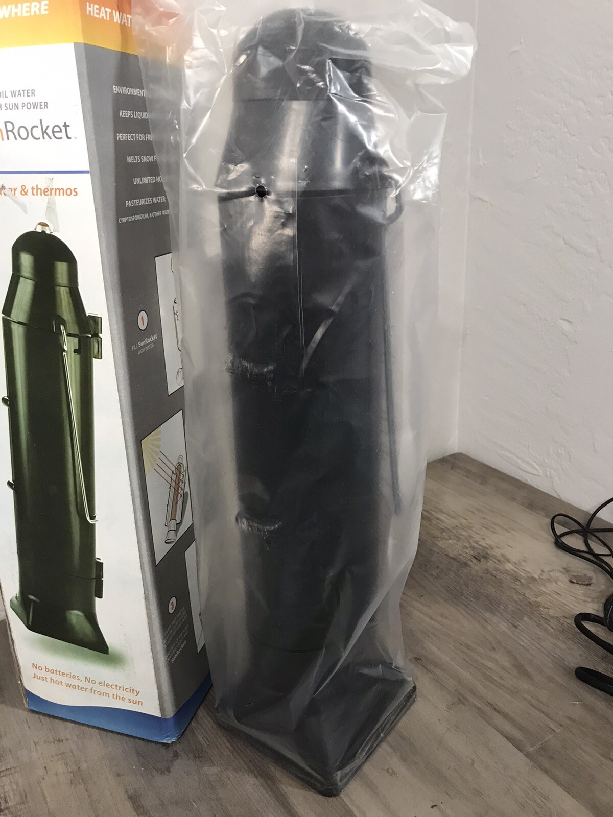 SunRocket Solar Water Heater & Thermos, Heat Water Anywhere! New In Box