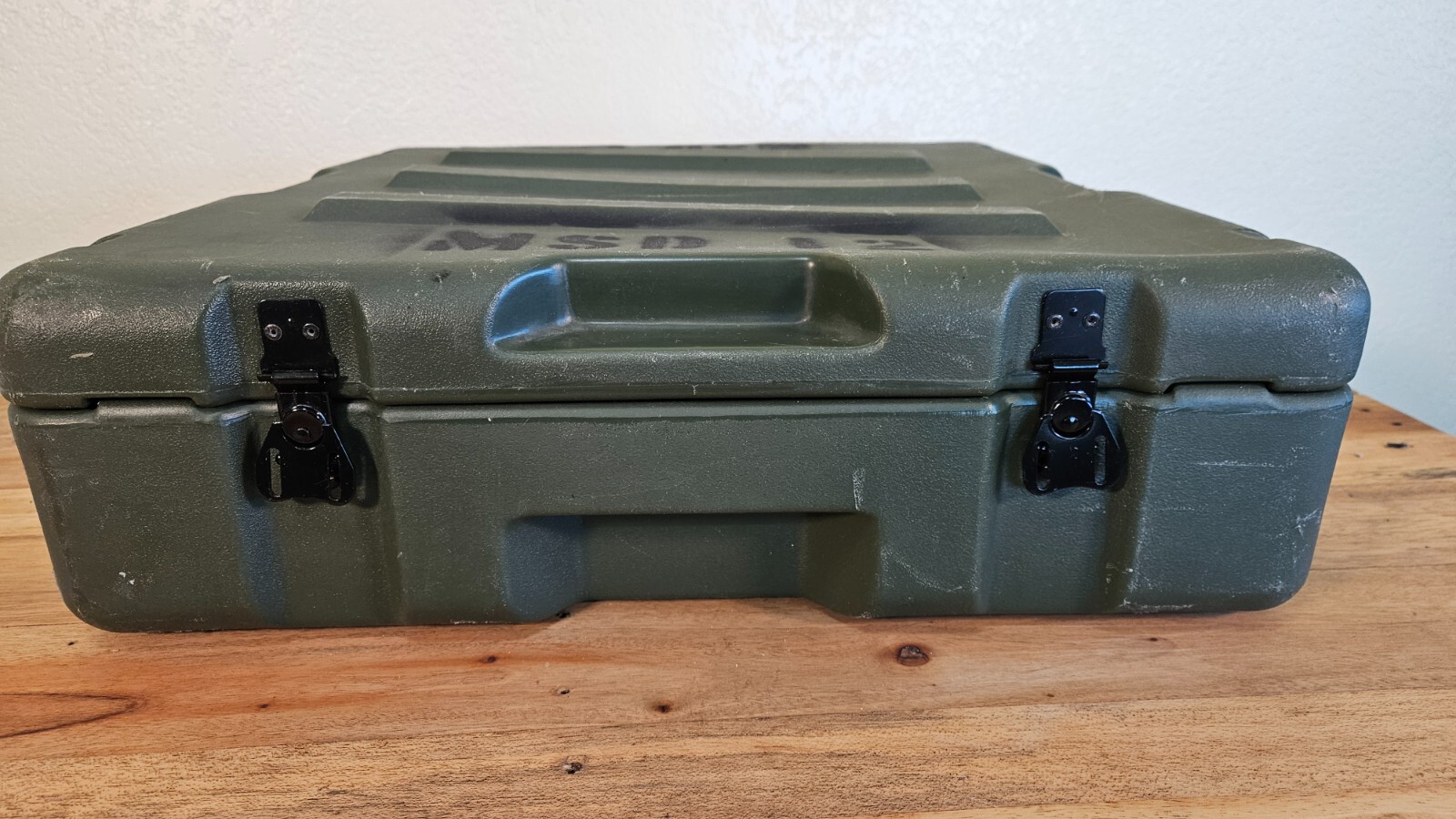 Military Plastic Weather Proof Hard Case 22x21x7 Hinged Lid Hardigg Pelican