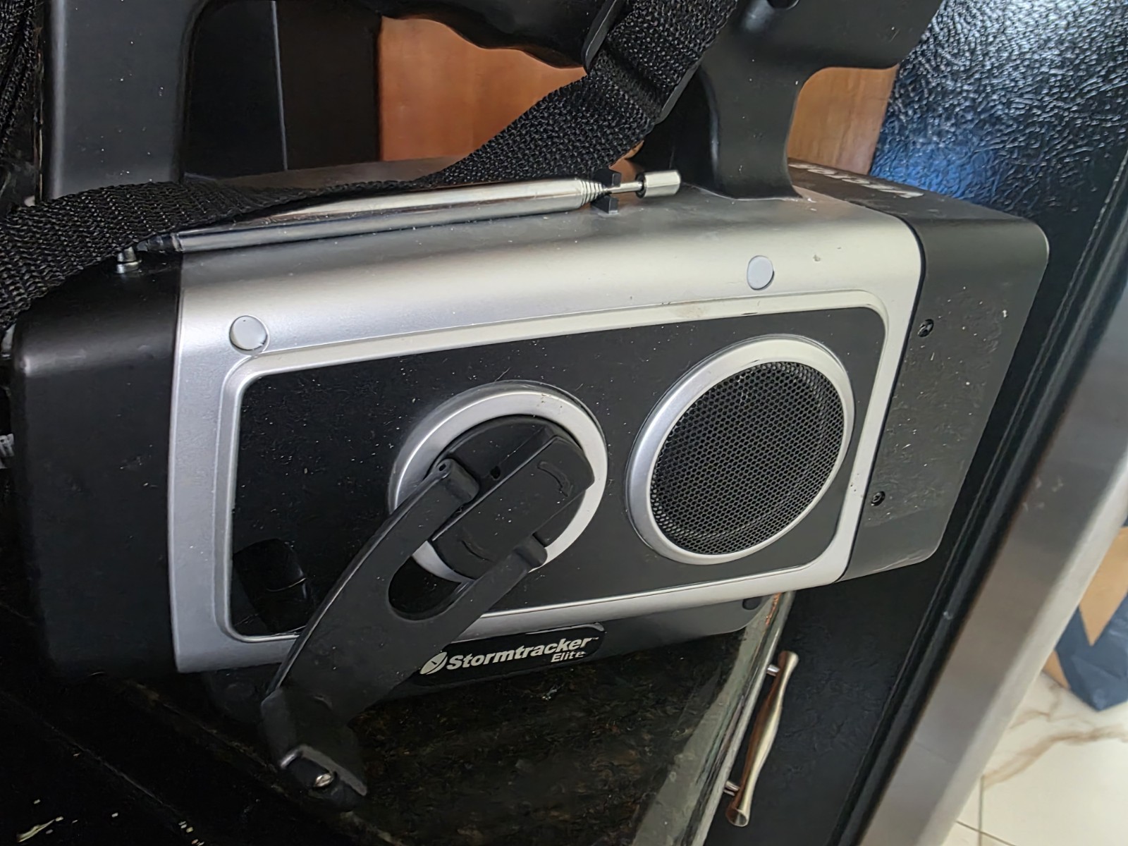 Vector Stormtracker Elite WC300DSV TV / Lantern / AM/FM / Weather Alert Radio
