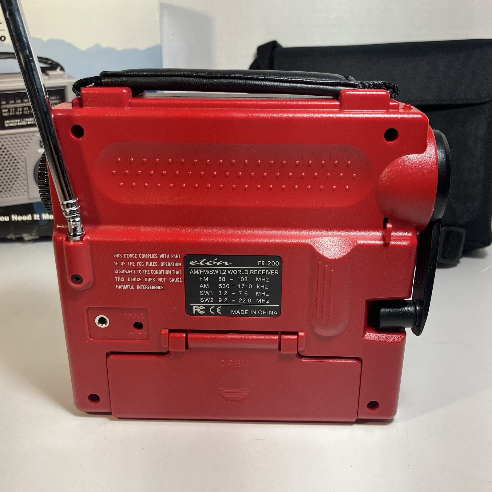 LL Bean FR-200 Emergency RADIO Short Wave AM/FM Hand Crank Eton w/ Case • Red