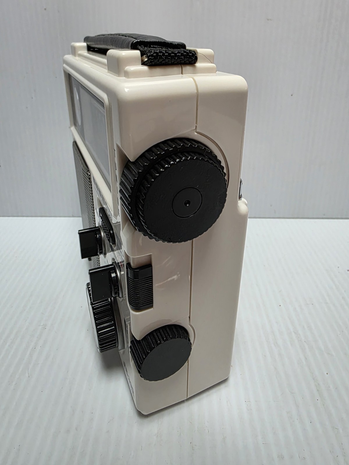 FR300 Eton American Red Cross Emergency Radio W/ Hand Crank – NEW