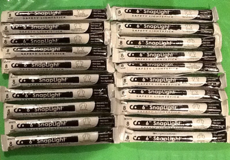 Lot of 20 Cyalume White 8 Hr Snaplight Safety Lightstick Emergency Prepper BOB