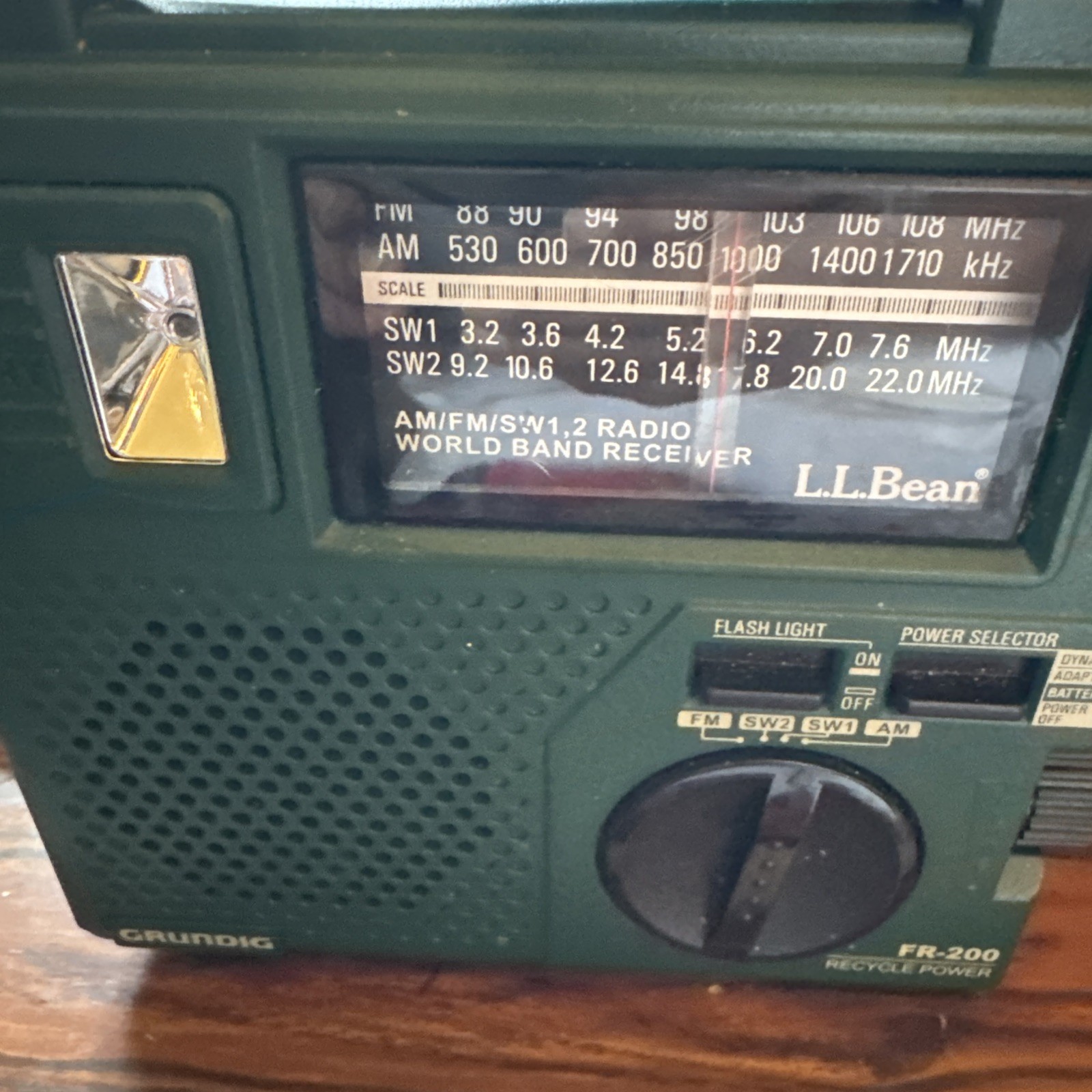 Two LL Bean Eton Radio FR-200 Emergency Short Wave AM/FM Hand Crank Red Eton