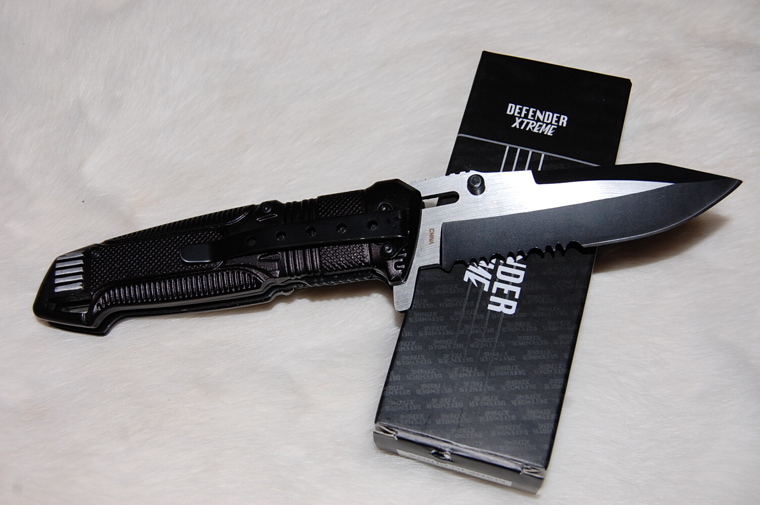 Defender Xtreme Black Assisted Opening Flashlight Knife – Built in Mini Light