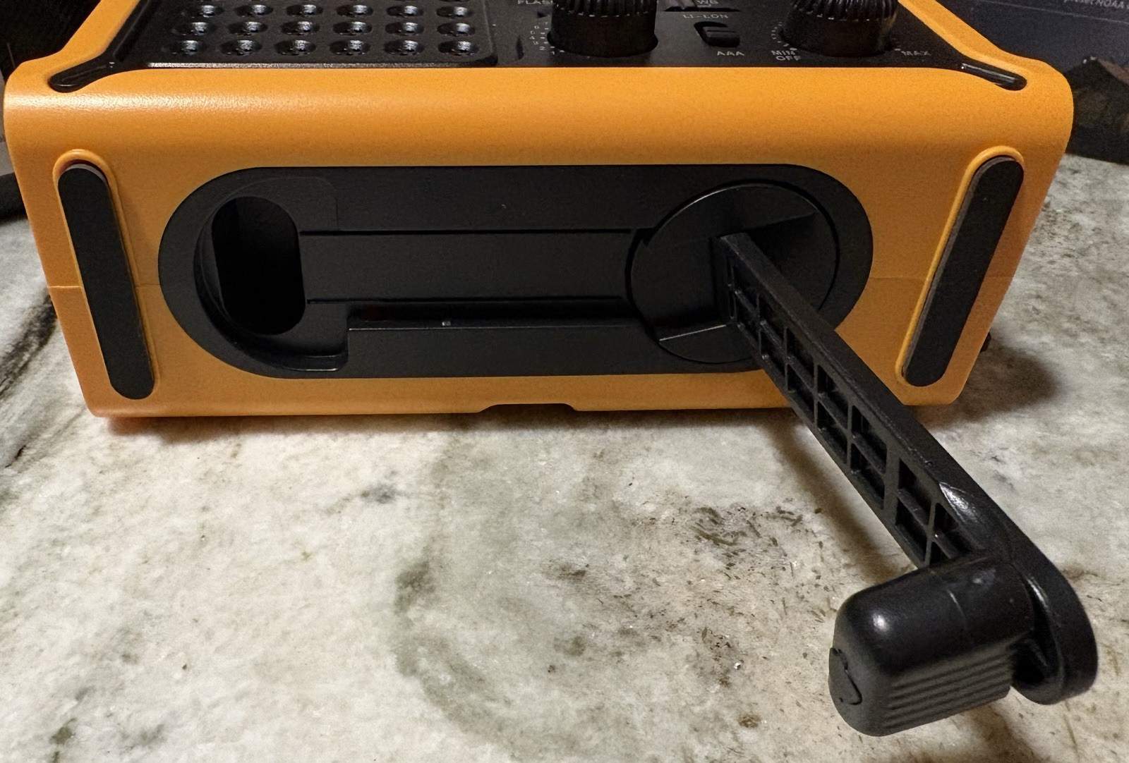 Emergency Weather Radio AM/FM/NOAA Solar, Hand-Crank Or Battery Powered New