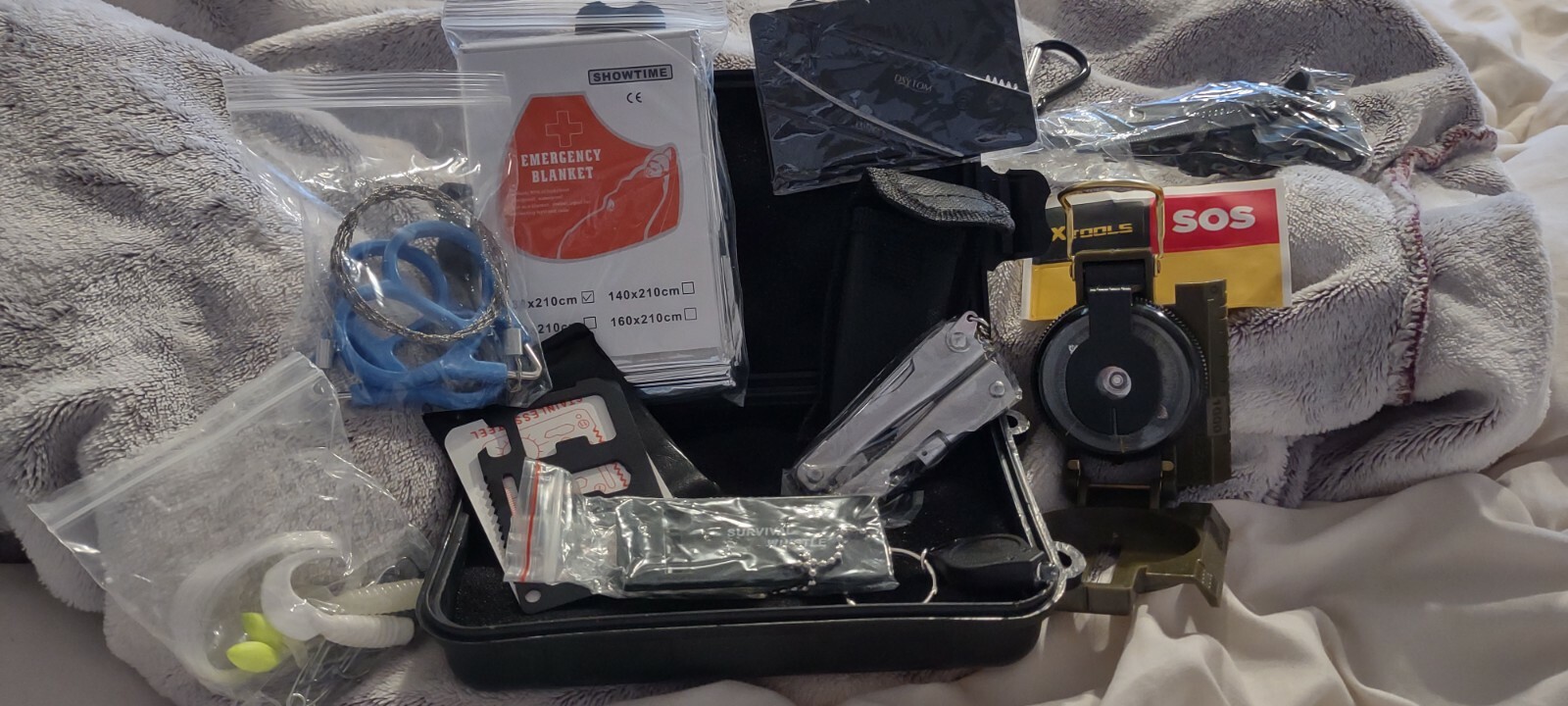 Dsytom 27-in-1 Survival Kit Outdoor Survival Emergency Kit Tactical Outdoor Gear