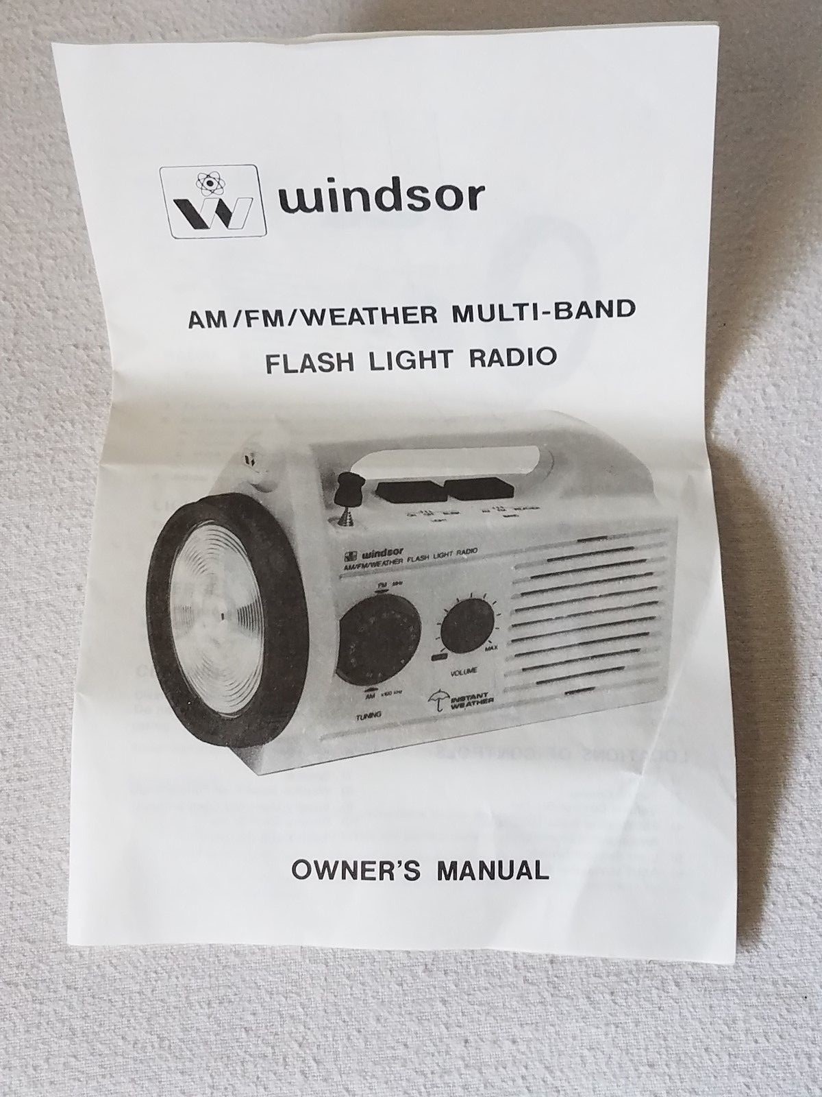 WINDSOR WATER RESISTANT FLASH LIGHT AM/FM RADIO W/ ELECTRIC SIREN MODEL FL-245