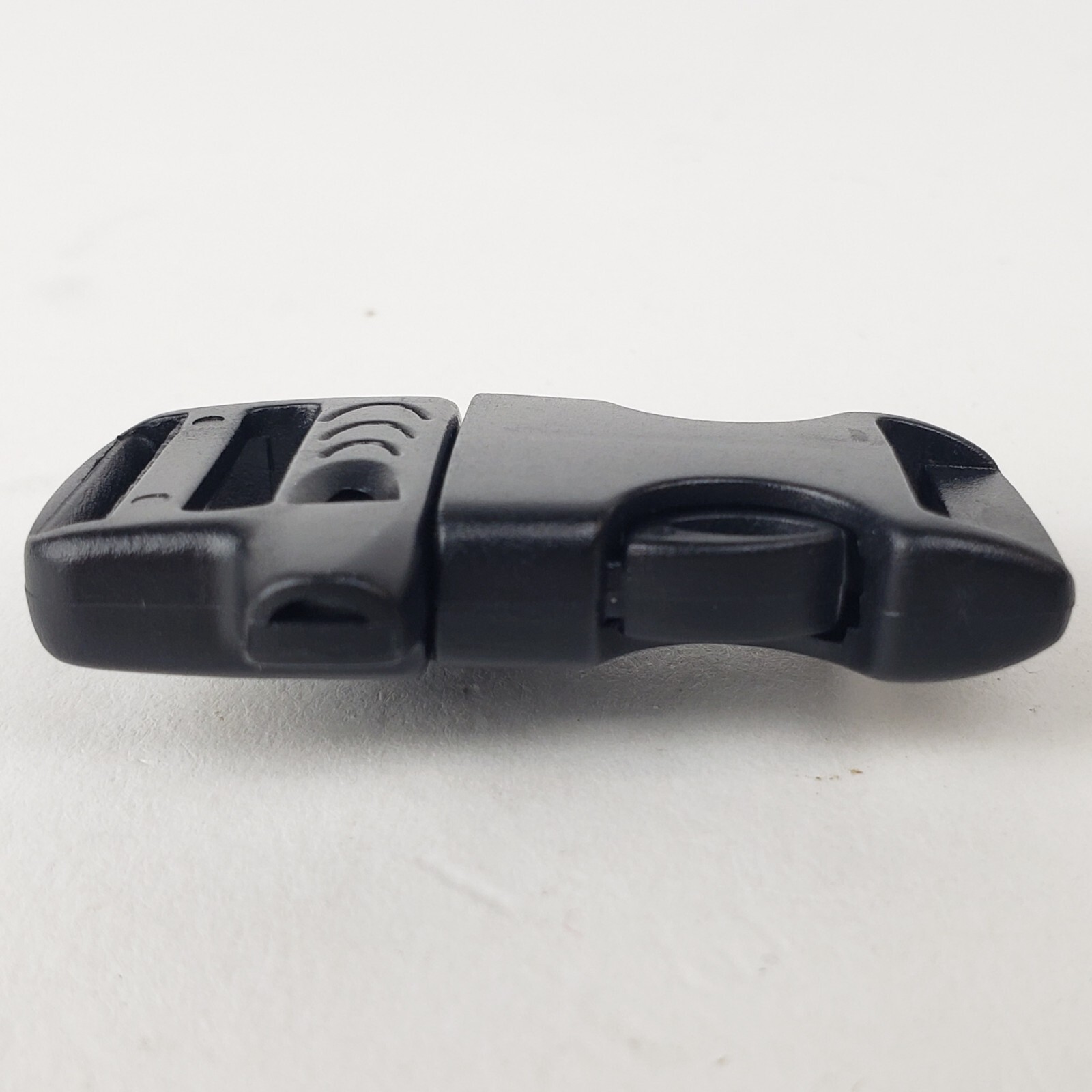 One 3/4″ Plastic Side Release Whistle Buckle Survival Paracord Bracelet