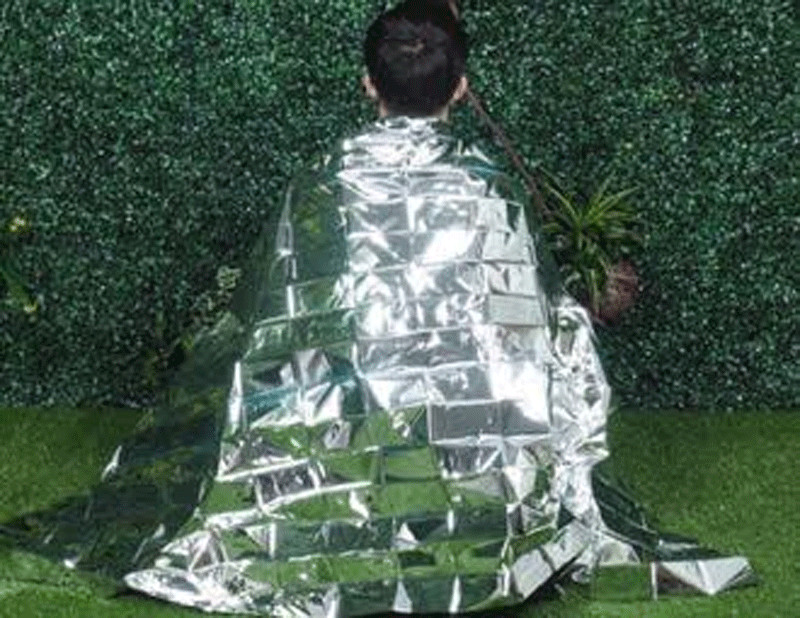 5 pcs Emergency BLANKET Thermal Survival Safety Solar Insulating Mylar 84″ X 52″