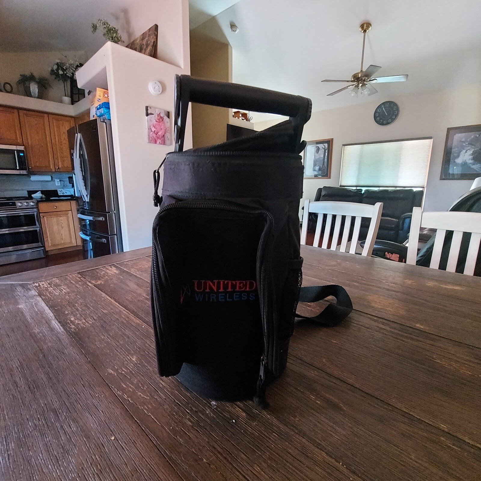 Fabric United Wireless Lunchbox with Igloo water bottle -USED!