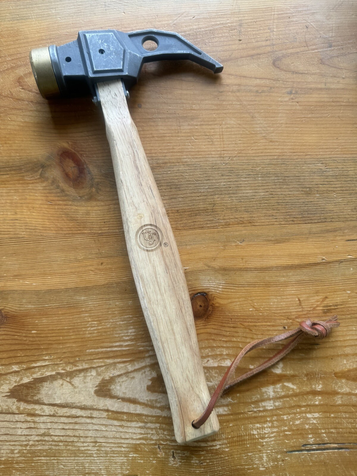 UST Ultimate Survival Heritage Camp Hammer